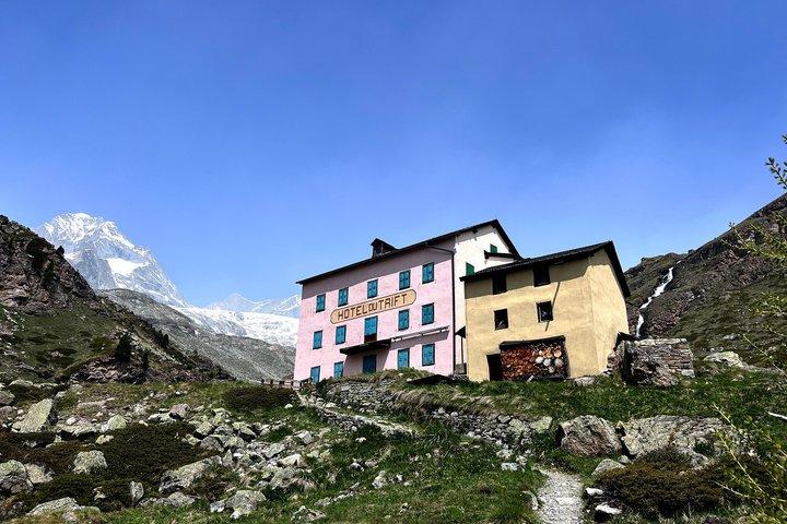 Full Day Hike to the Iconic Pink Hotel from Zermatt