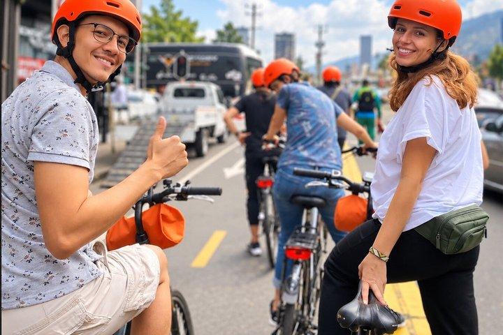 クラクフ自転車ツアー:旧市街とカジメジュ(ガイド付き)(2時間または4時間)新車