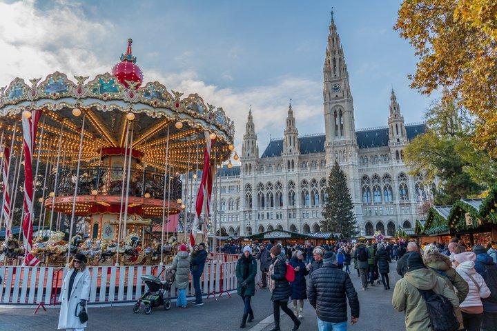 ウィーンのクリスマスイルミネーションでの地元フォトグラファーとの写真撮影