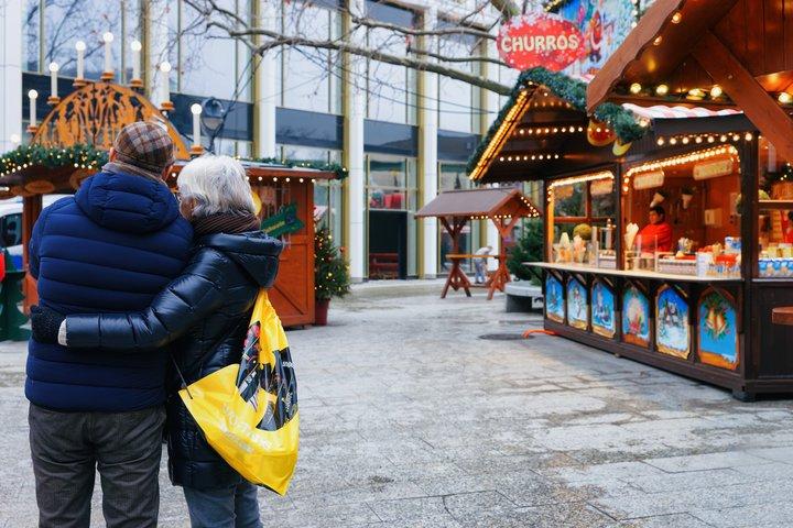 ウィーンのクリスマスイルミネーションでの地元フォトグラファーとの写真撮影