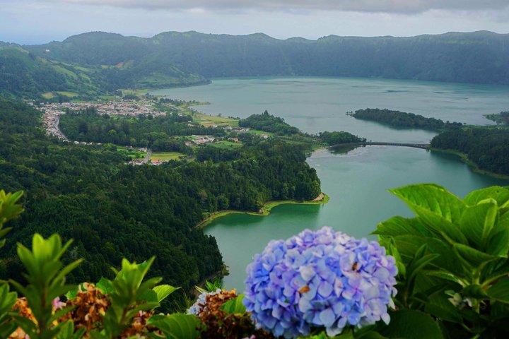 サンミゲル西バンツアー：7つの都市とフォゴ湖＋ランチ
