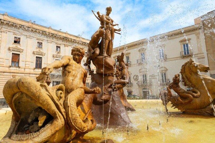 TOP Syracuse: Private Guided Tour with Your Mobile