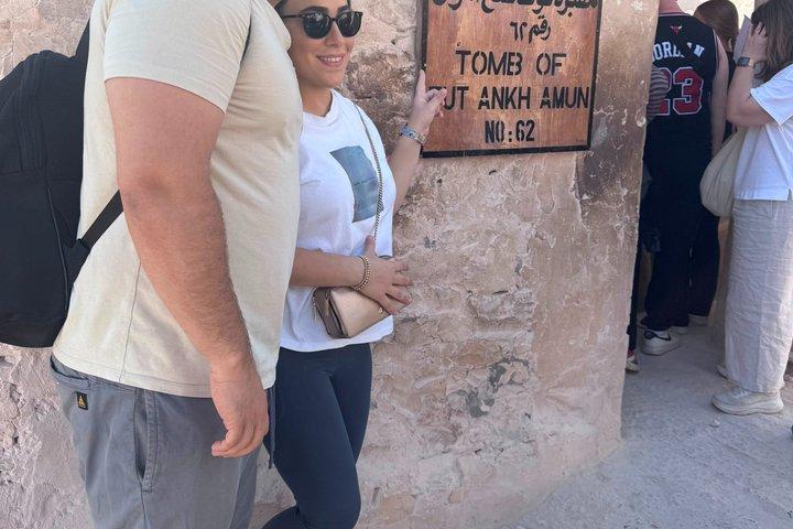 ルクソール王族の王と女王、メディネト・アブ寺院
