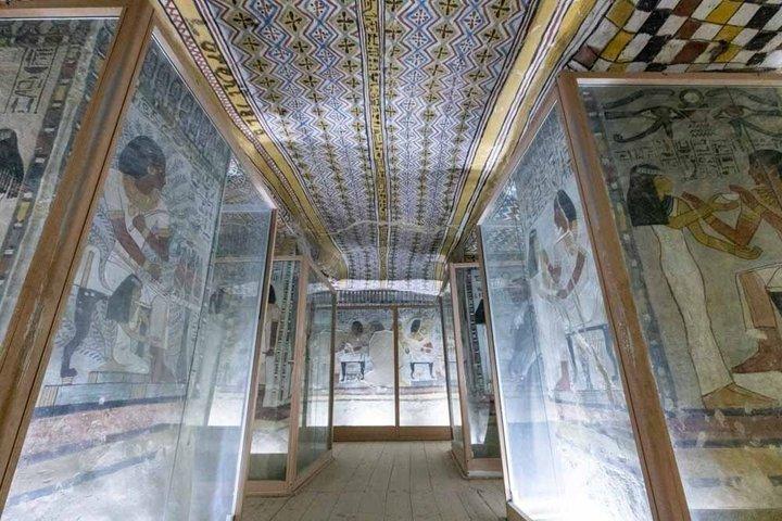 ルクソール王族の王と女王、メディネト・アブ寺院