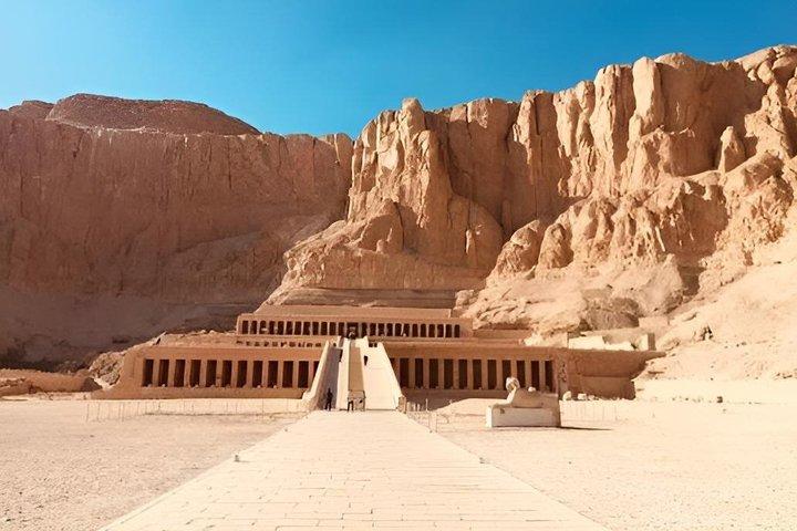 ルクソール王族の王と女王、メディネト・アブ寺院