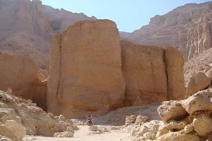 ルクソール王族の王と女王、メディネト・アブ寺院