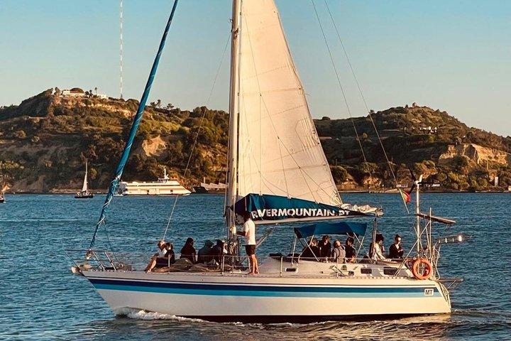 2 - Tour guidato in barca a vela del fiume Tejo da RiverMountain Lisbona