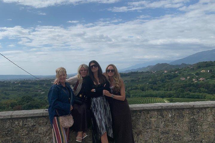 Visite privée tout compris des collines Prosecco - 2 vignobles et déjeuner.