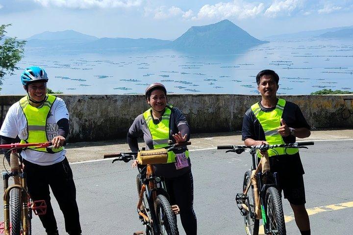 マジェスティック・パグサンジャン滝＆タガイタイ市バンブーバイクエコツアー