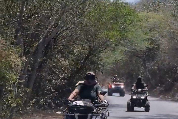 プライベート＆少人数制の海岸線ツーリングATVツアー（西キュラソー）