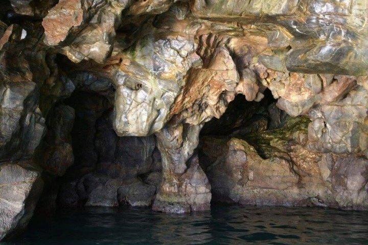 ガジパサの隠れた入り江ボートツアー（ランチとソフトドリンク付き）