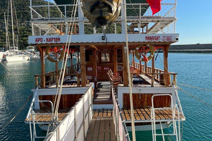 ガジパサの隠れた入り江ボートツアー（ランチとソフトドリンク付き）