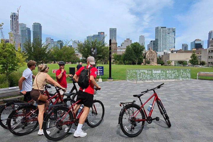 地元ガイド付き自転車で巡るトロントのベスト・ネイバーフッド