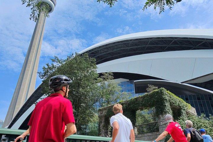 地元ガイド付き自転車で巡るトロントのベスト・ネイバーフッド