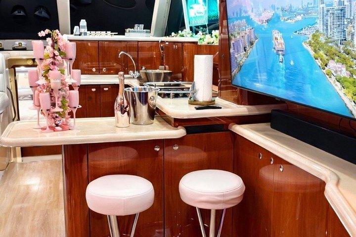 豪華ヨットレンタル、ジェットスキー2台無料、マイアミのボートレンタル（最大13名まで）
