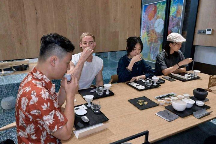 上海：天安1000ツリー近くのM50での中国語茶の試飲