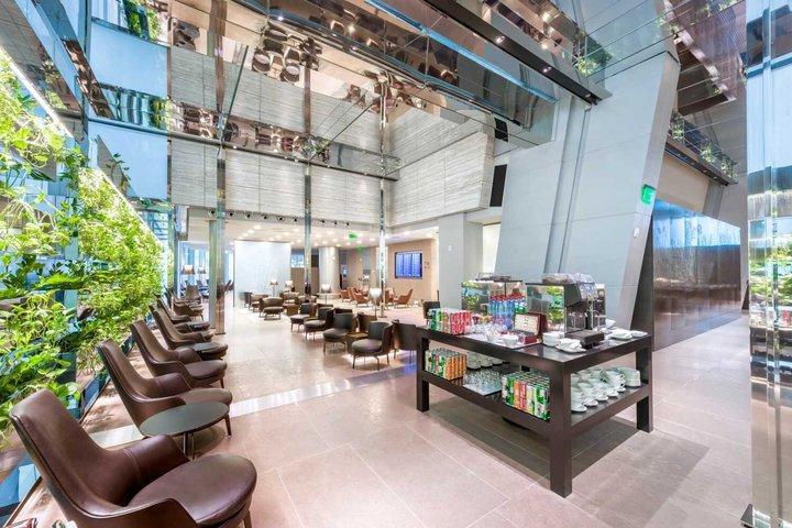カタール: ドーハ・ハマド国際空港 (DOH) アル・マハ ラウンジ