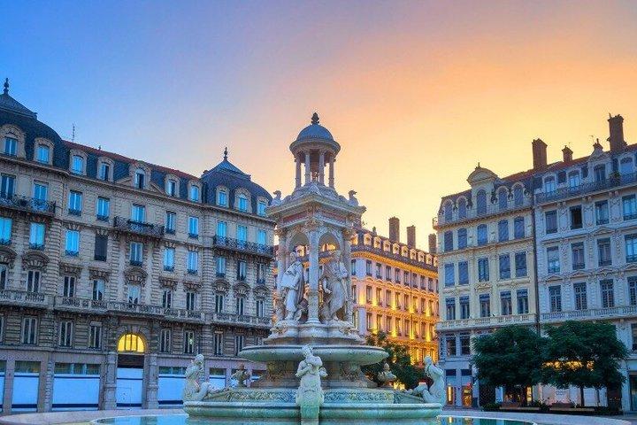 TOP Lyon: Private Guided Tour with Your Mobile