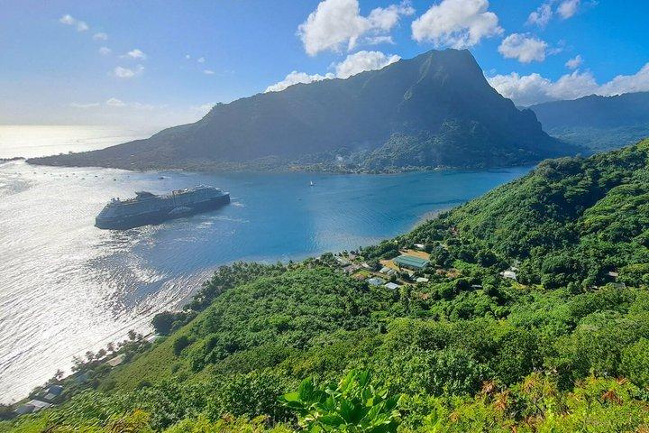 Moorea: Private hike to the Magic Mountain & VIP tasting