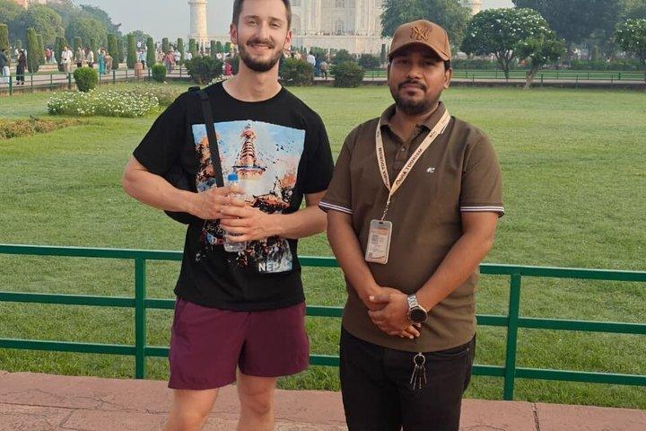 Explore Agra with an Approved Local Tour Guide