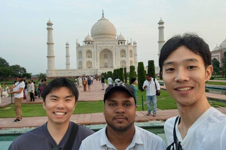 Explore Agra with an Approved Local Tour Guide