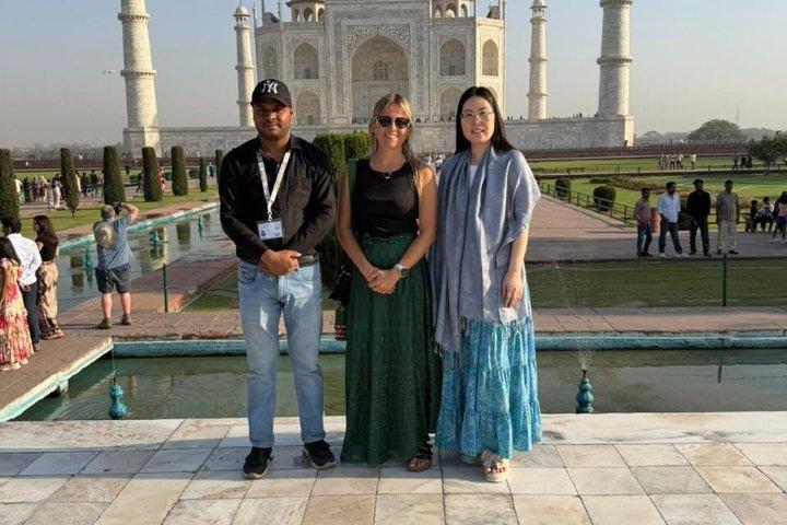 Explore Agra with an Approved Local Tour Guide