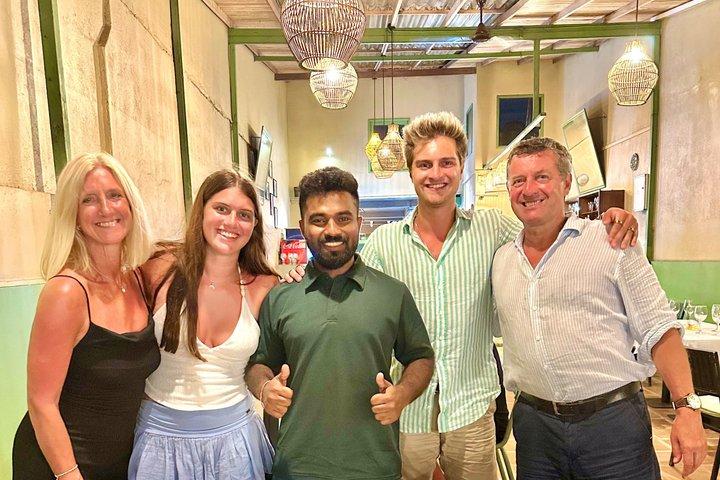 英語を話すドライバー付きスリランカのカスタム7～10日間ツアー
