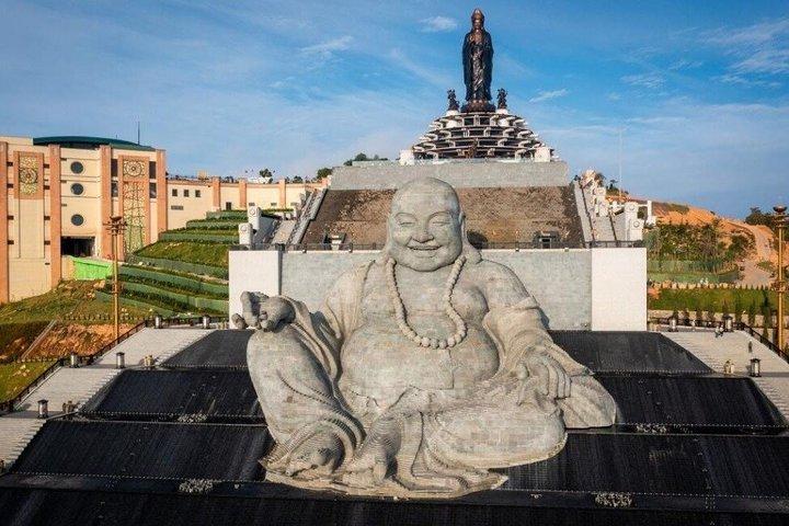 ホーチミン・ブラック・ヴァージン・マウンテン、カオダイ寺院、クチツアー