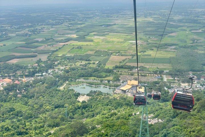 ホーチミン・ブラック・ヴァージン・マウンテン、カオダイ寺院、クチツアー