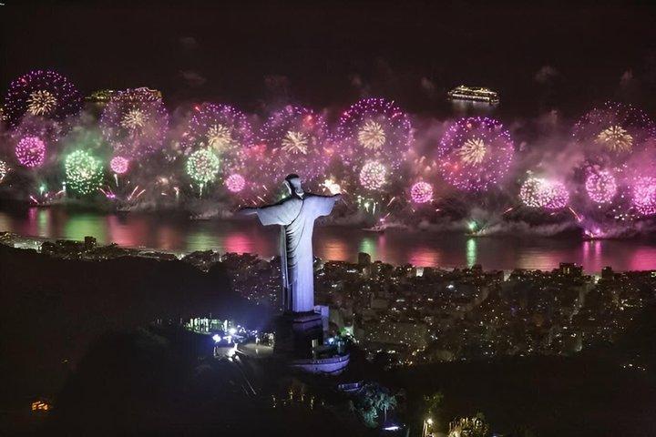 リオデジャネイロのコパカバーナビーチでの新年のお祝い