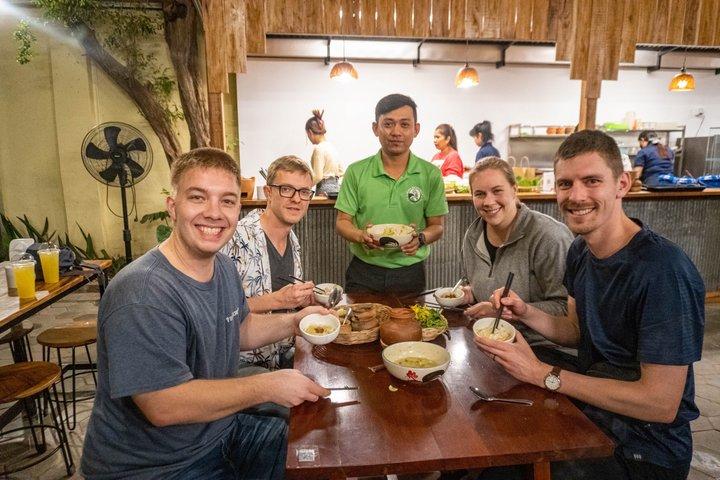 Visite guidée gastronomique du soir à Phnom Penh avec boissons