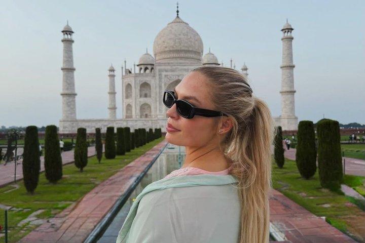デリー発サンライズ・タージ・マハルとアグラ日帰りツアー-オールインクルーシブ