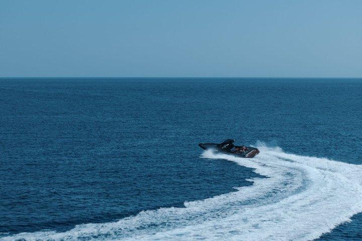 小さなキクラデス諸島での終日プライベートボートクルーズ