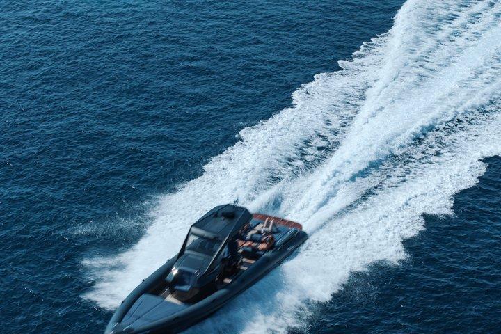 小さなキクラデス諸島での終日プライベートボートクルーズ