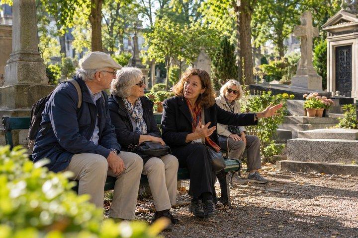 Paris Iconic Graves Tour: Père Lachaise & Montparnasse Walk