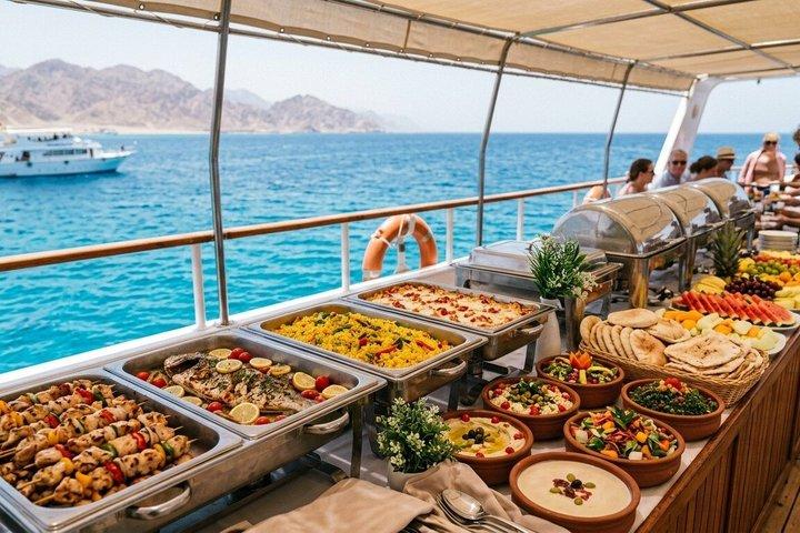 ハルガダ・ギフン島シュノーケリングボートツアー（ランチ＆送迎付き）
