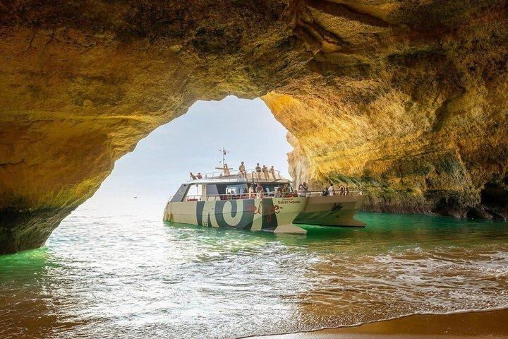 Albufeira: Benagil Caves and Coastline Cruise