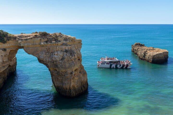 Albufeira: Benagil Caves and Coastline Cruise