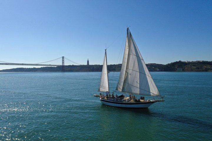 Lisbon Sunset Sail with Wine & Tapas