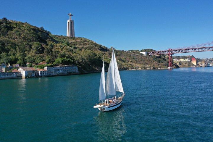 Lisbon Sunset Sail with Wine & Tapas