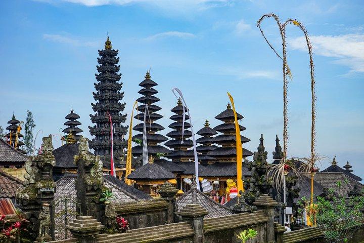 バリ島プライベートツアー ベサキ寺院 シデメンとジェムブレング滝