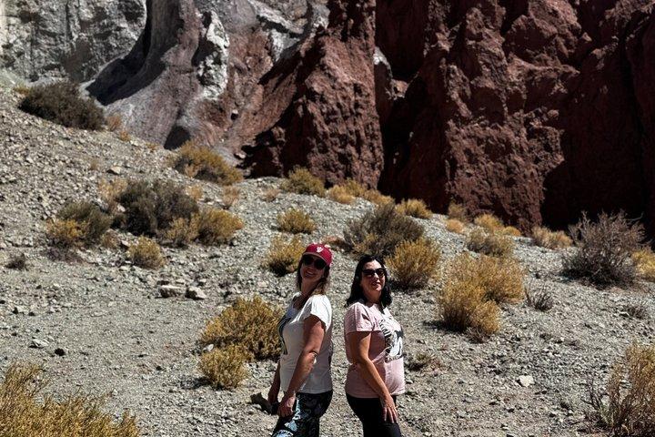 Excursion to Rainbow Valley and Hierbas Buenas Petroglyphs