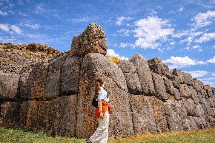 サン・ペドロ市場、コリカンチャ、4つの遺跡を巡るプライベート市内観光ツアー