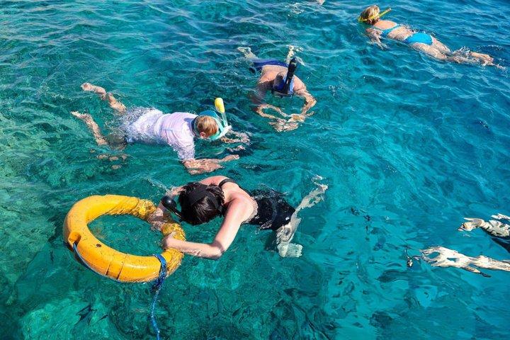 デラックス：シュノーケリング、シーフードなどを含む1回の海旅行で3つの島を巡る