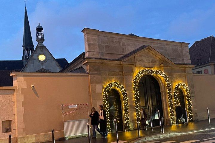 エッフェル塔近くの自宅でクリスマスとイブのディナーをお祝いしましょう。