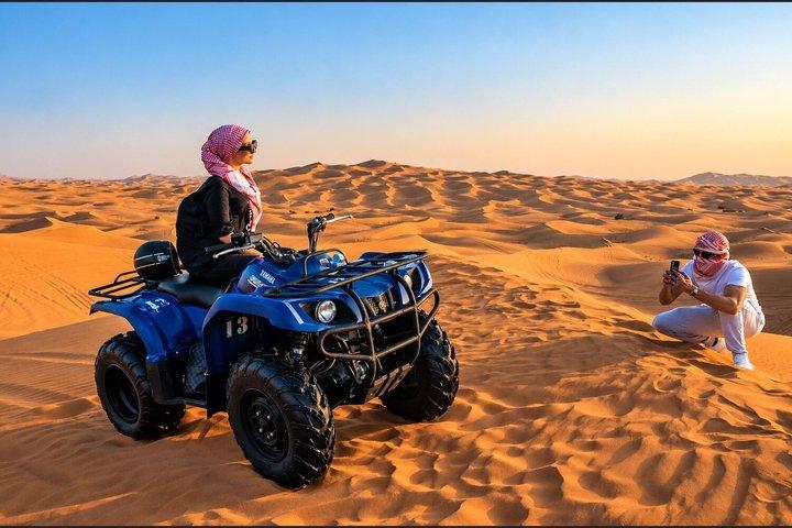 ドバイ砂漠サファリ:ダートバッシング、ラクダ乗り、バーベキュー、ショー付き
