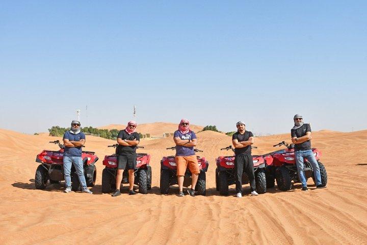 ドバイ砂漠サファリ（ダートバッシング、ラクダ乗り、BBQディナー付き）