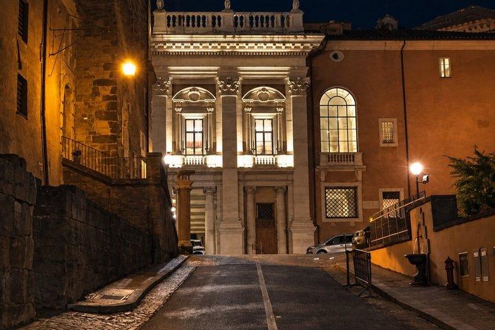 ローマ夜のツアー コロッセオとルーフトップアペリティーヴォ