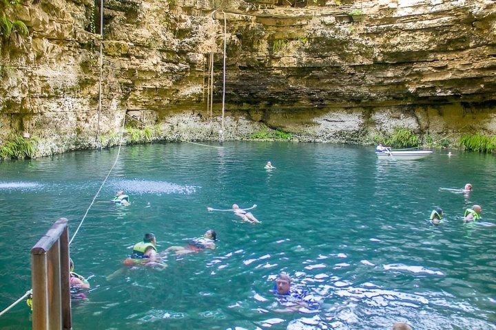 Chichen Itza + 2 Cenotes e Tour por Valladolid a partir de Cancún