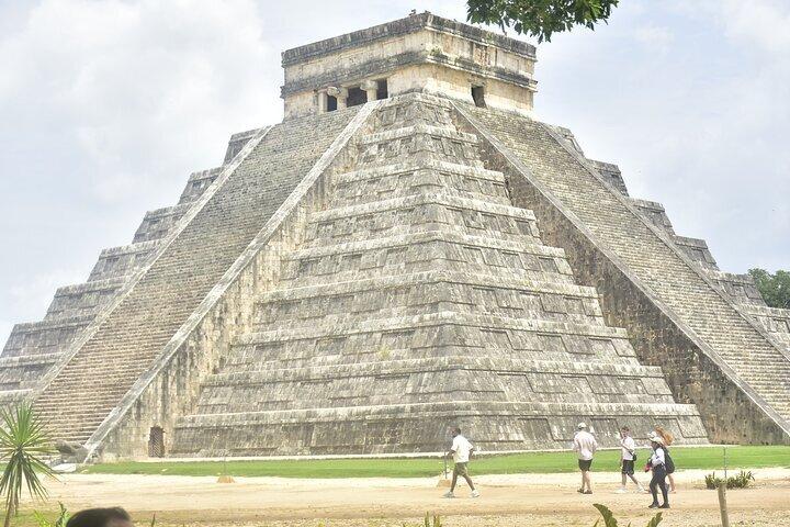Chichen Itza + 2 Cenotes e Tour por Valladolid a partir de Cancún